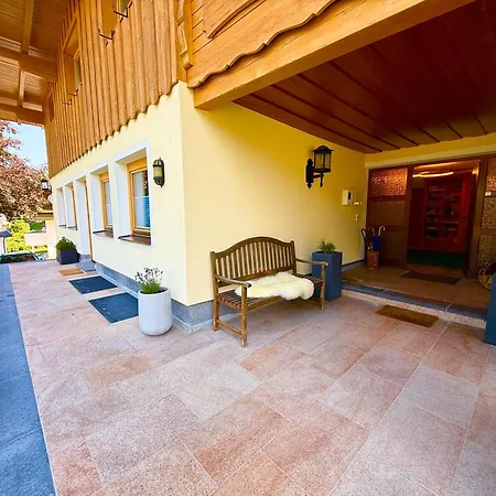 Bergnest Apartment *